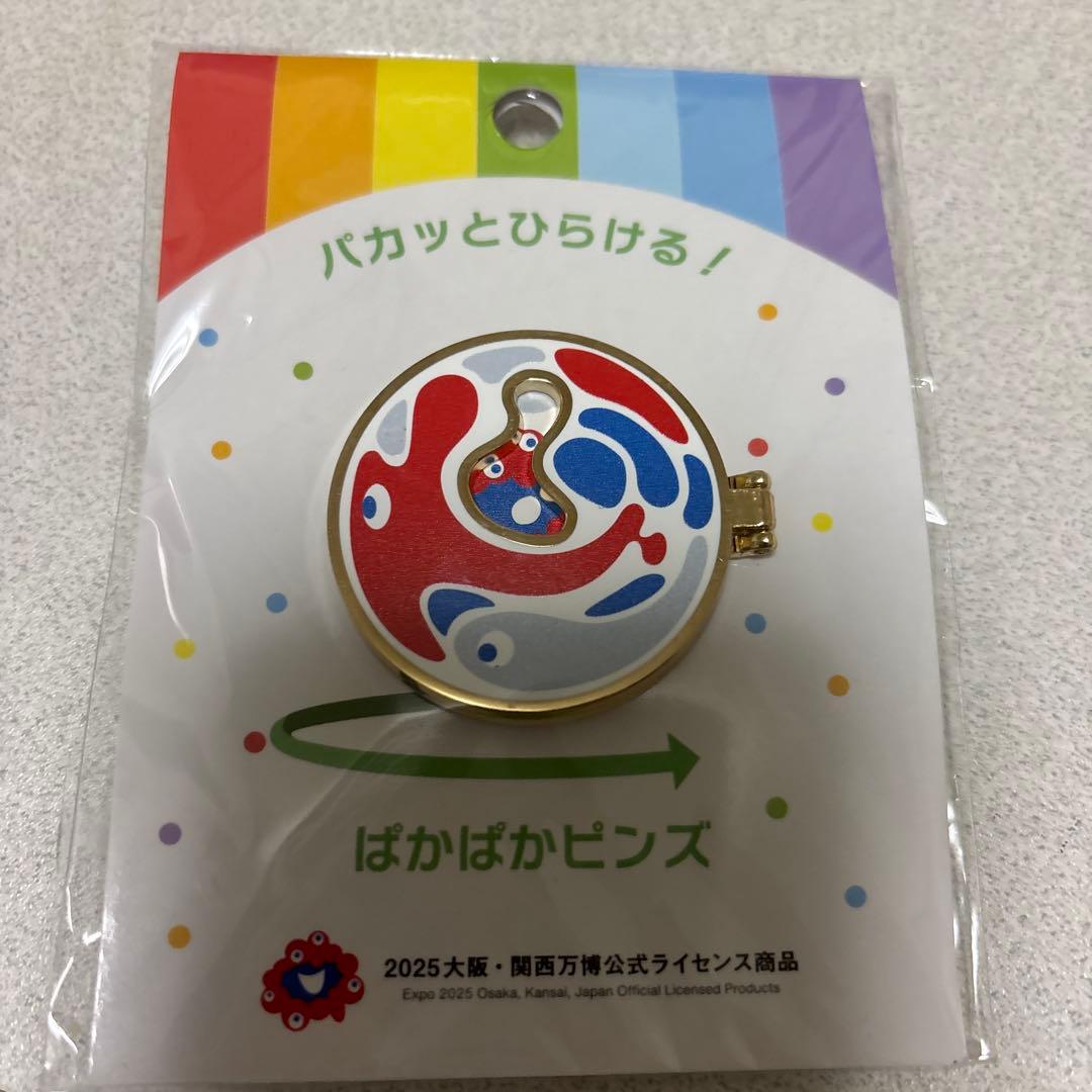 ミャクミャク ぱかぱかピンズ - メルカリ