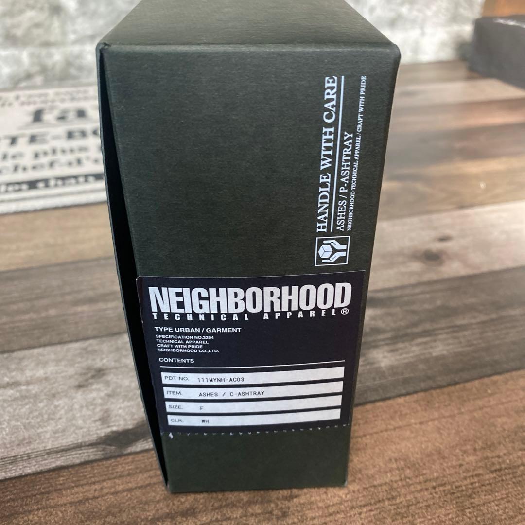 ネイバーフットの灰皿、小物入れです。
