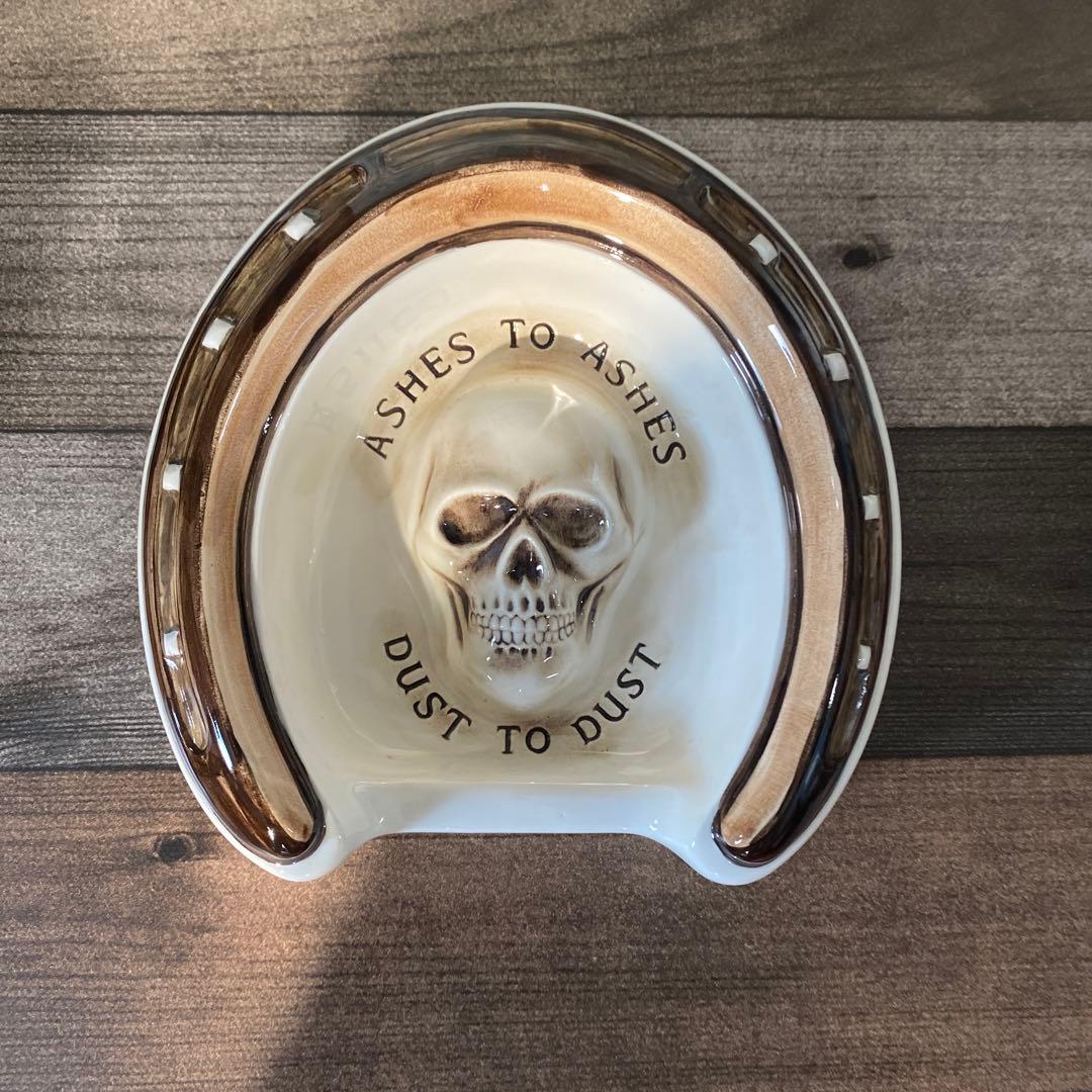 ネイバーフットの灰皿、小物入れです。