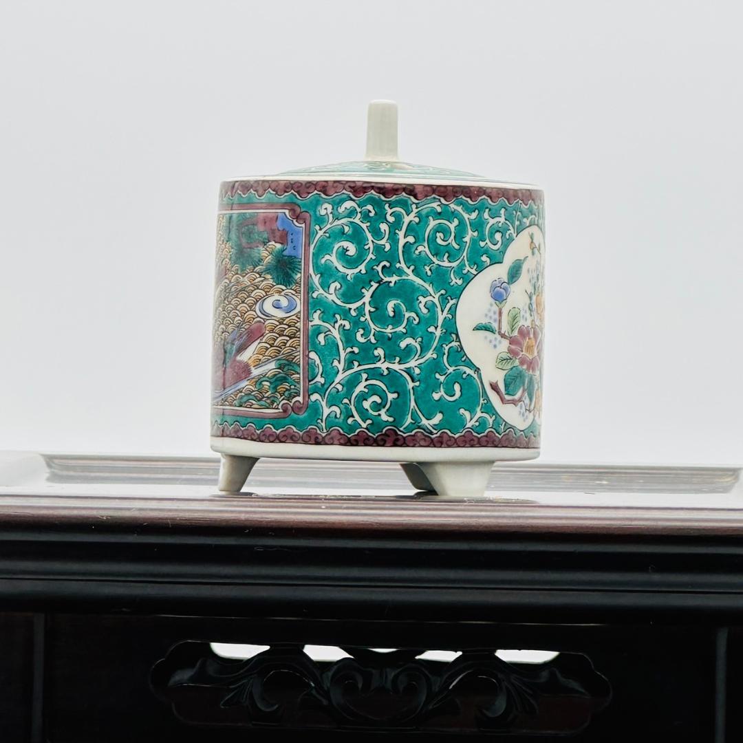 T 香炉と花台一式　九谷焼　晴谷名　色絵　唐草模様　花鳥鶴雉松梅　目出度図