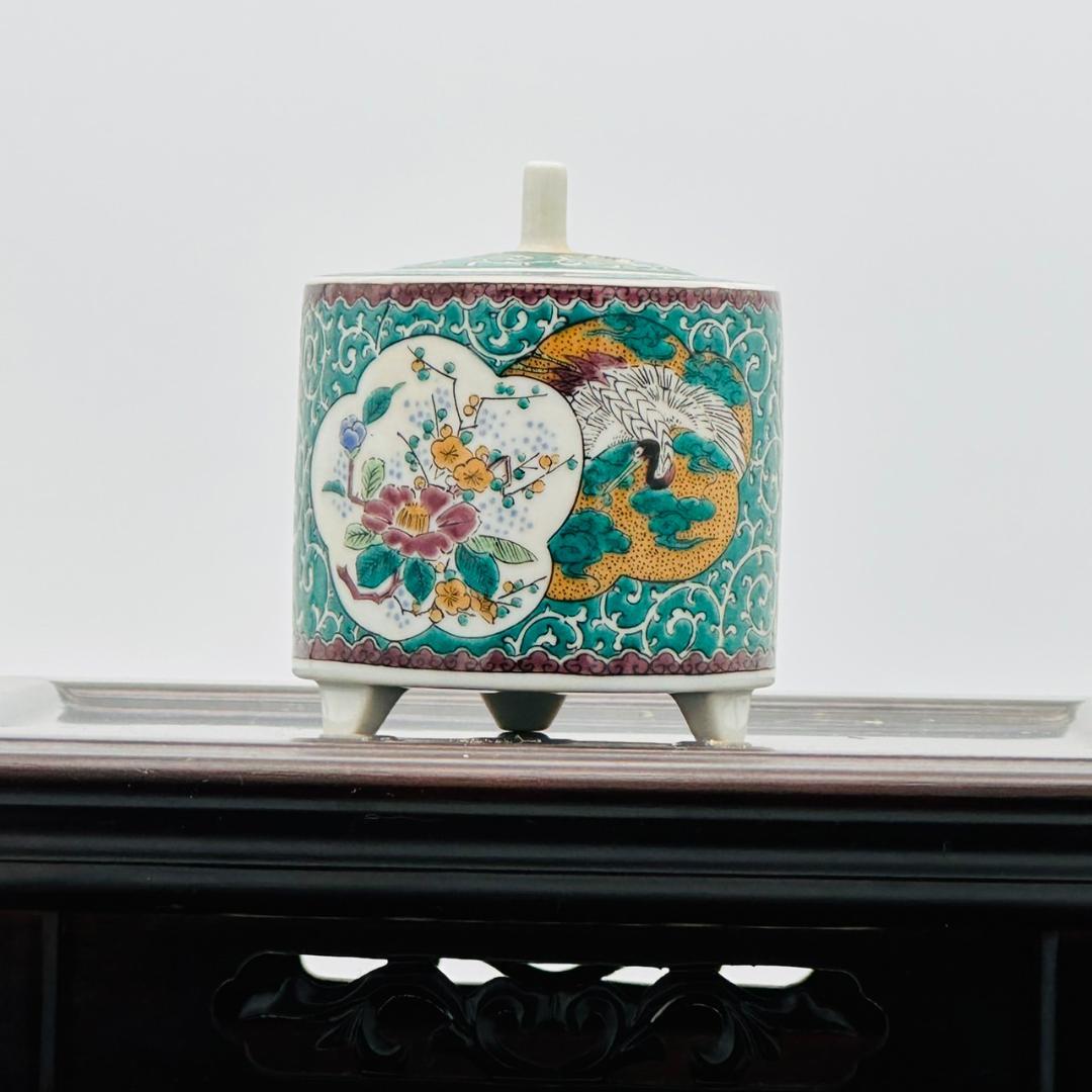 T 香炉と花台一式　九谷焼　晴谷名　色絵　唐草模様　花鳥鶴雉松梅　目出度図