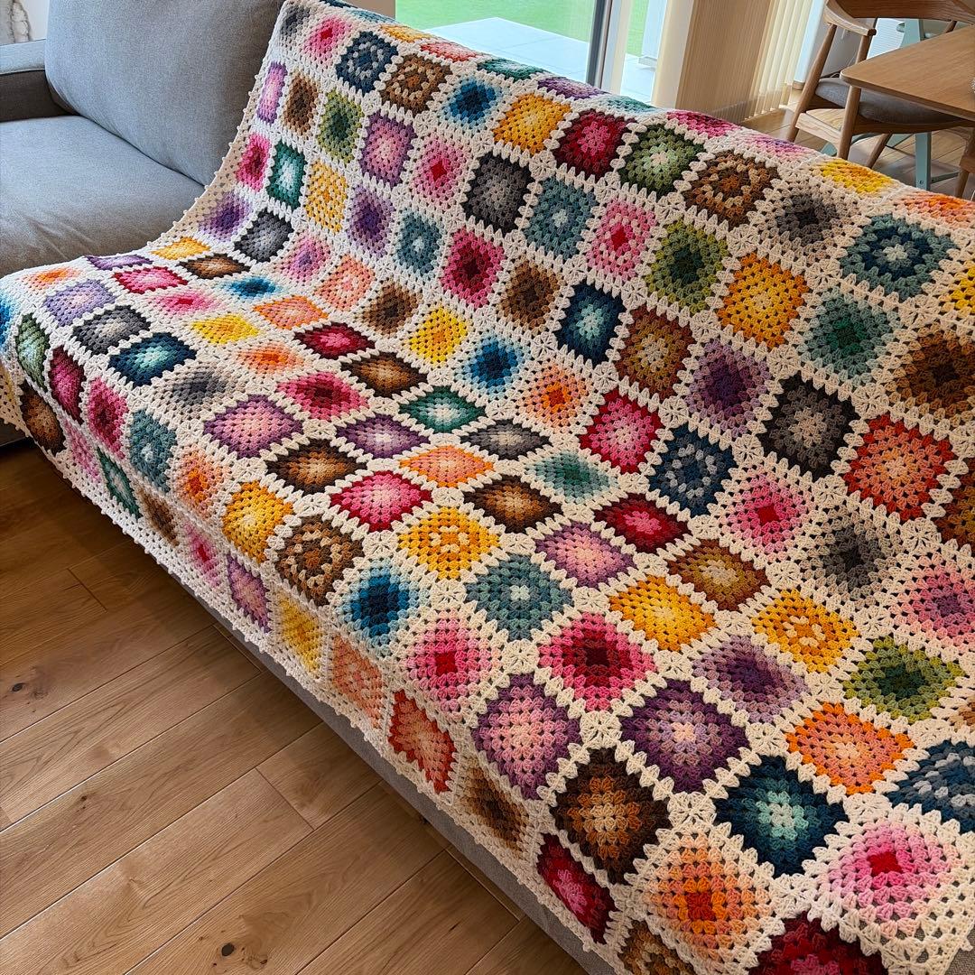 ハンドメイド　グラニークスエア モチーフ　ベットカバー　マルチカバー　コットン