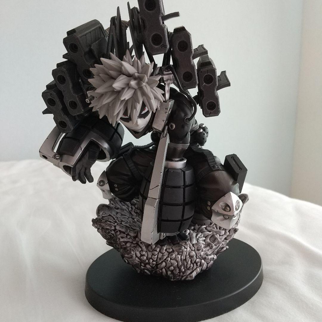 ヒロアカ 爆豪勝己 ストレイフパンツァー フィギュア(箱無し) - メルカリ