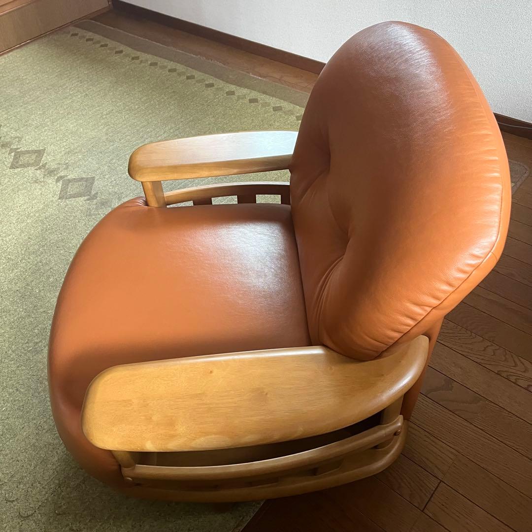 カリモク　回転式アームチェア　ソファ　1人掛け　ラック付き　たのめる便　送料込