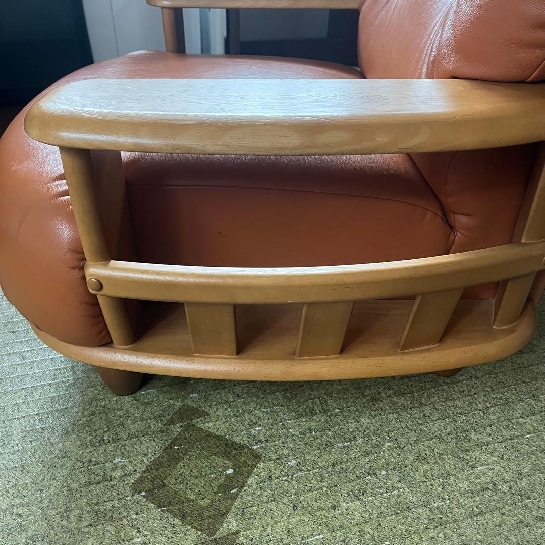 カリモク　回転式アームチェア　ソファ　1人掛け　ラック付き　たのめる便　送料込