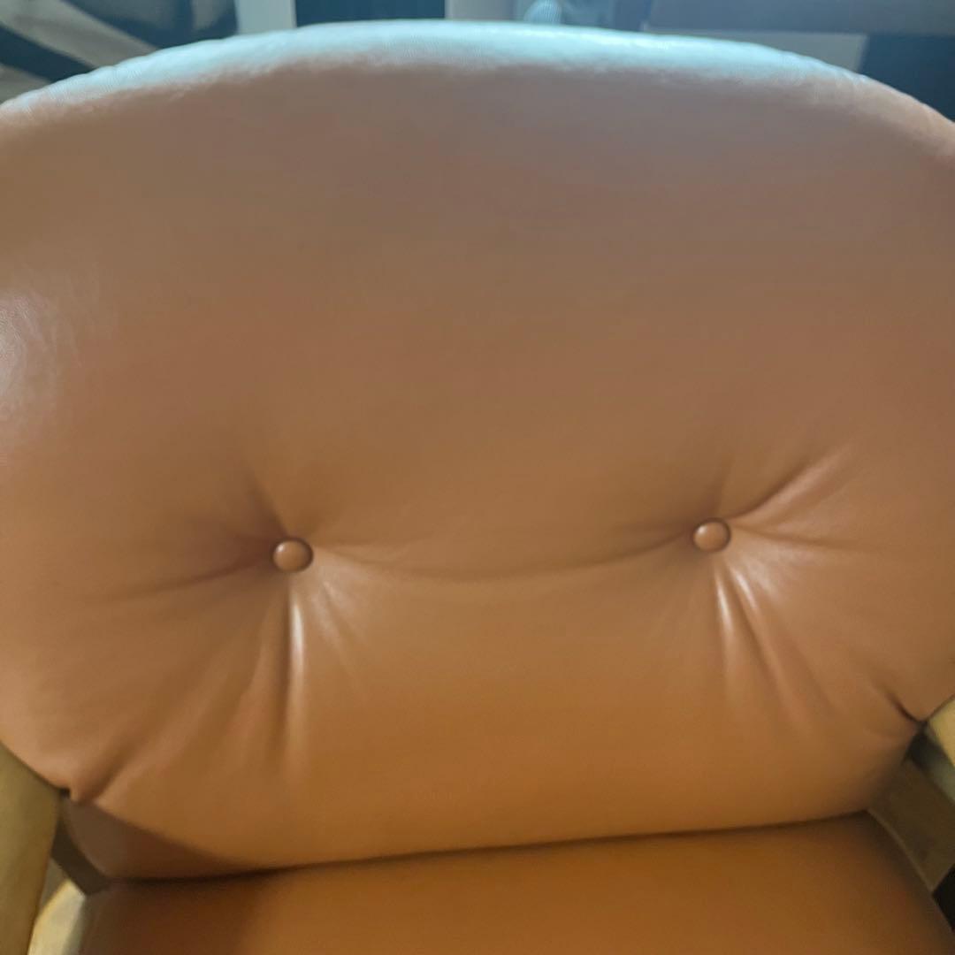 カリモク　回転式アームチェア　ソファ　1人掛け　ラック付き　たのめる便　送料込