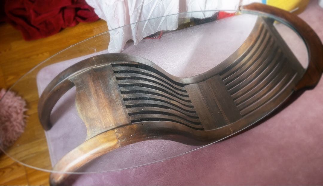 曲線デザインの木製ガラスセンターテーブル バリ島からの輸入骨董です。