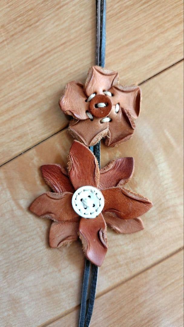 レザーフラワーネックレス ブラウン 本革 花モチーフ HEART MARKET