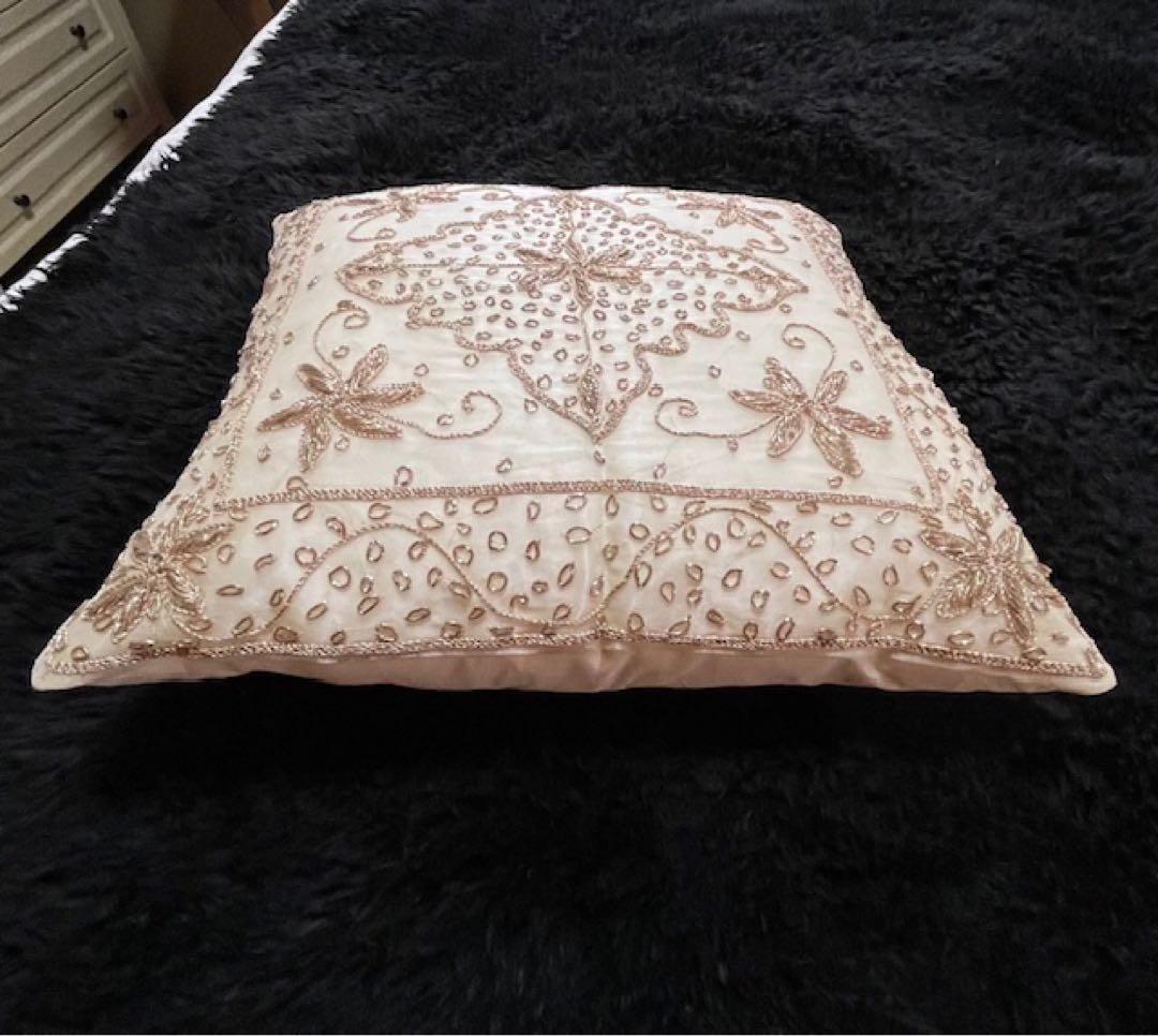 刺繍入りクッションカバー クリーム色
