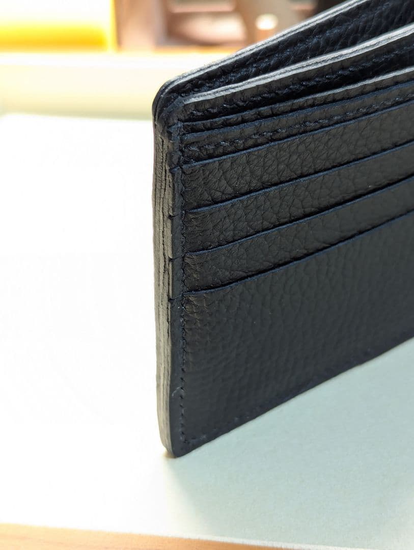 高級革使用 二つ折り財布