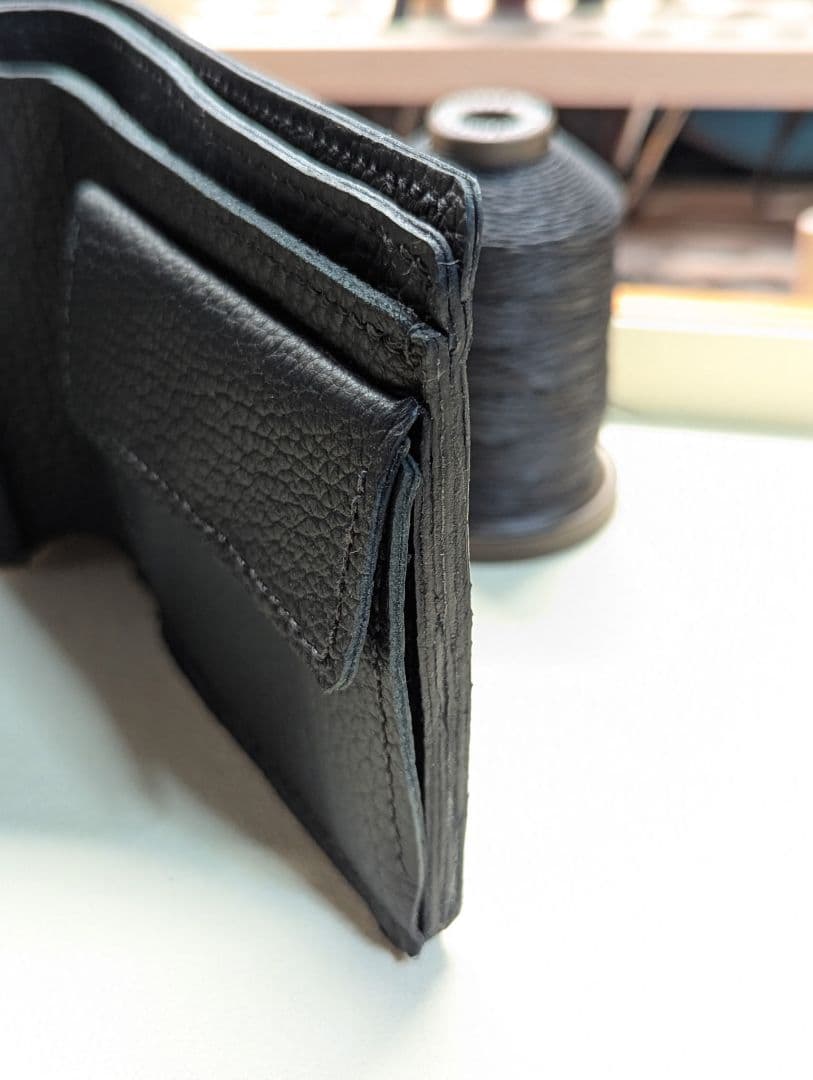 高級革使用 二つ折り財布