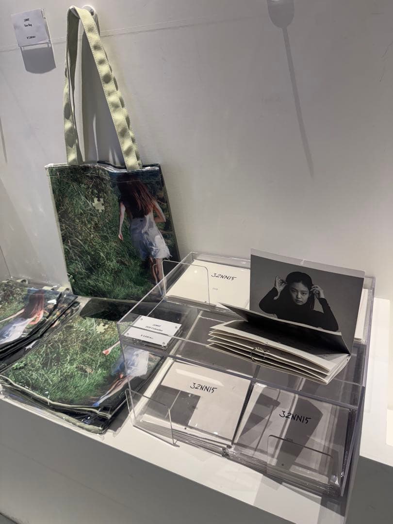 期間限定‼️J2NNI5 写真展限定JENNIE ジェニ トートバッグ - メルカリ