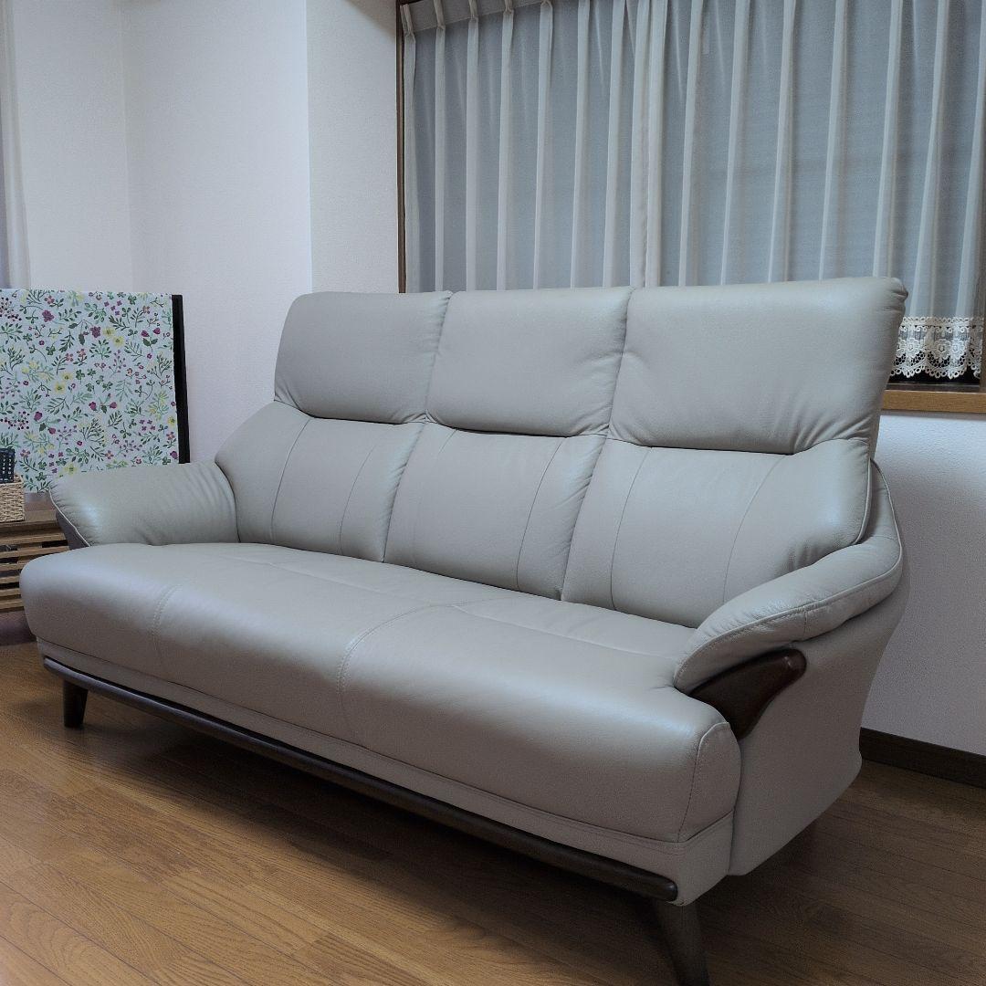ライトグレー 3人掛けレザーソファ