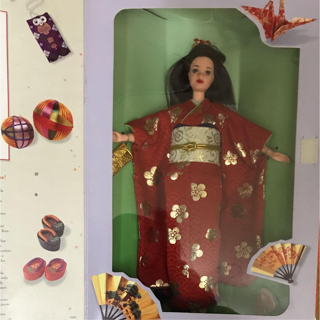 赤い着物のバービー　お正月　賀正　お年賀