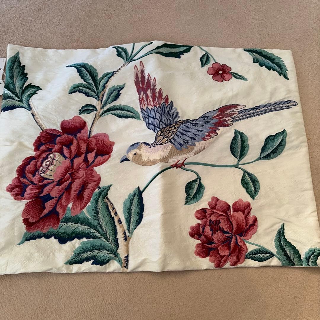 ローラアシュレイ　クッションカバー２枚セット