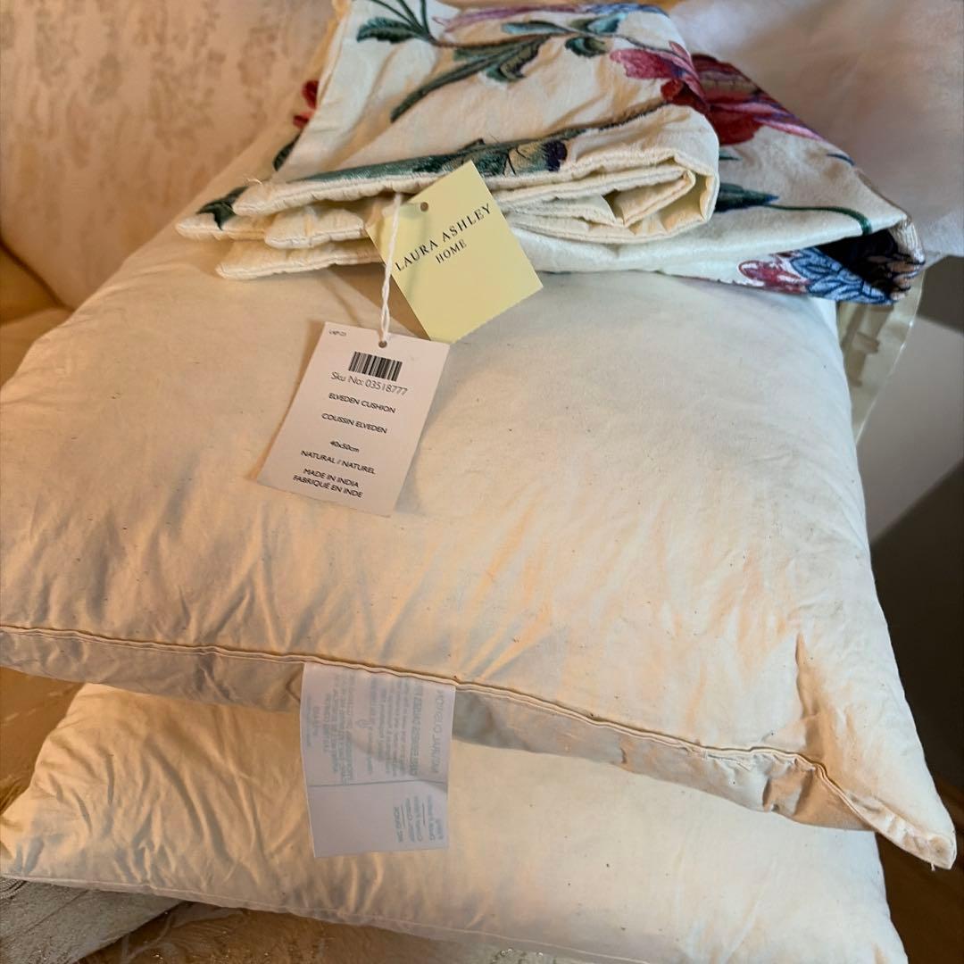 ローラアシュレイ　クッションカバー２枚セット
