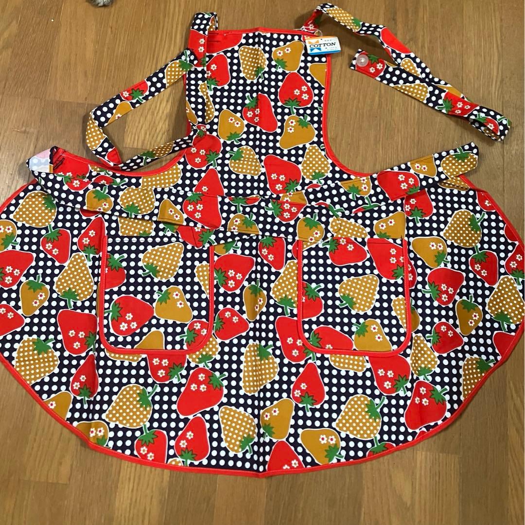 昭和レトロ　イチゴがかわいいエプロン　ストロベリーエプロン　日本製　レトロ