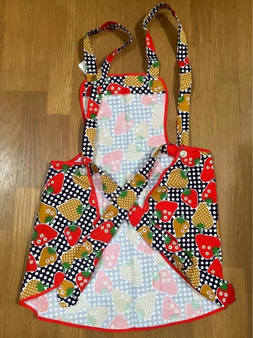 昭和レトロ　イチゴがかわいいエプロン　ストロベリーエプロン　日本製　レトロ