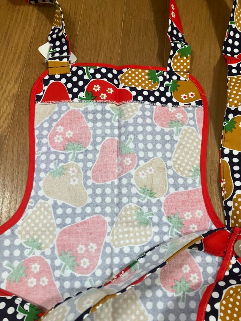 昭和レトロ　イチゴがかわいいエプロン　ストロベリーエプロン　日本製　レトロ