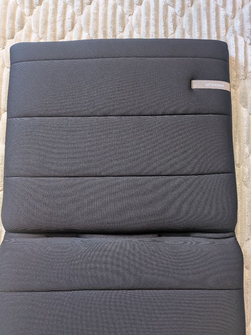 [新品] エアウィーヴ 座クッション ブラック　二つ折りタイプ