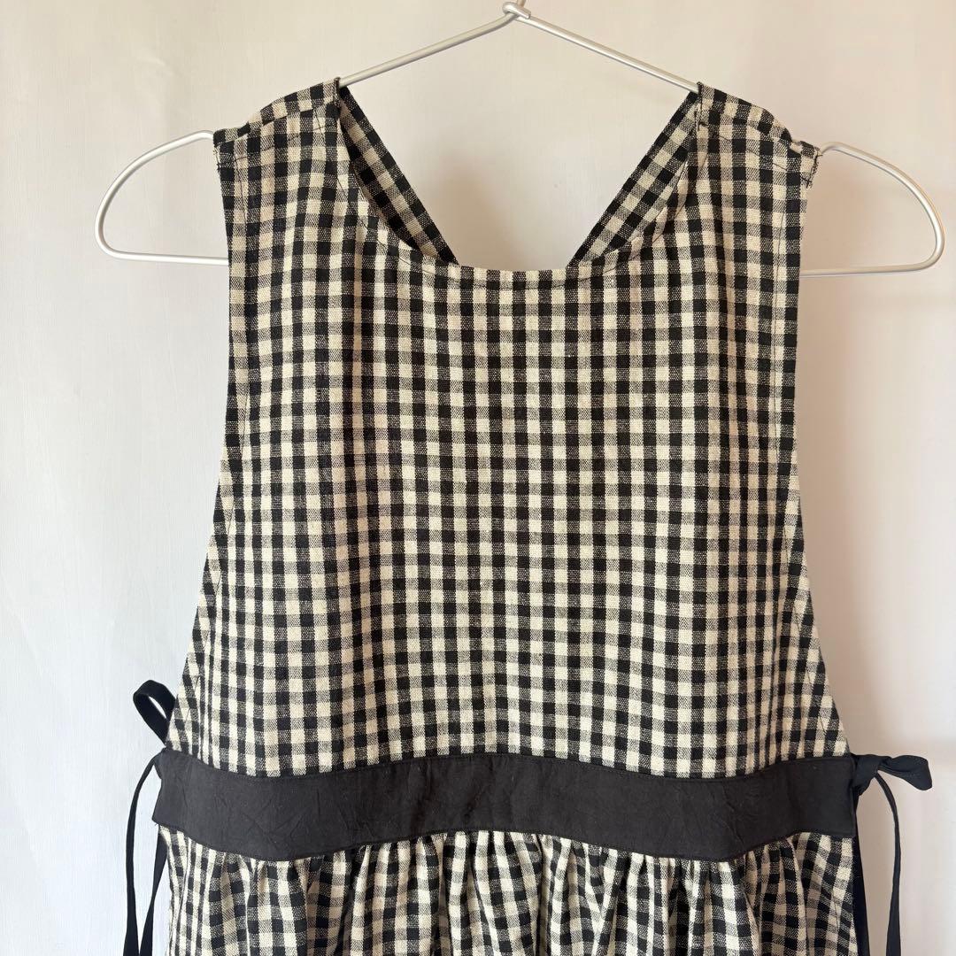 ギンガムチェックエプロンワンピース 綿麻　黒＋生成　ナチュラルエプロン　脇リボン