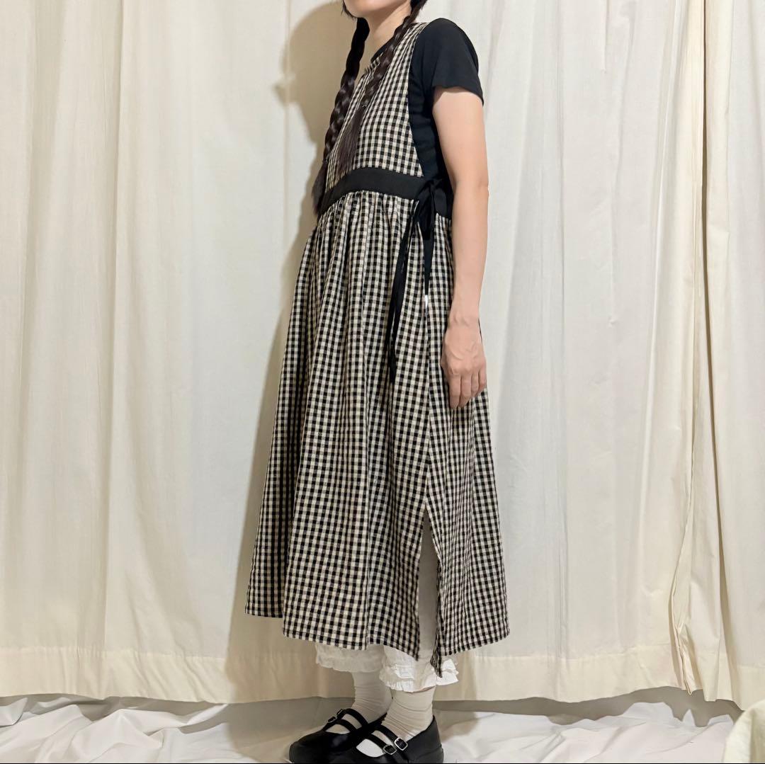 ギンガムチェックエプロンワンピース 綿麻　黒＋生成　ナチュラルエプロン　脇リボン