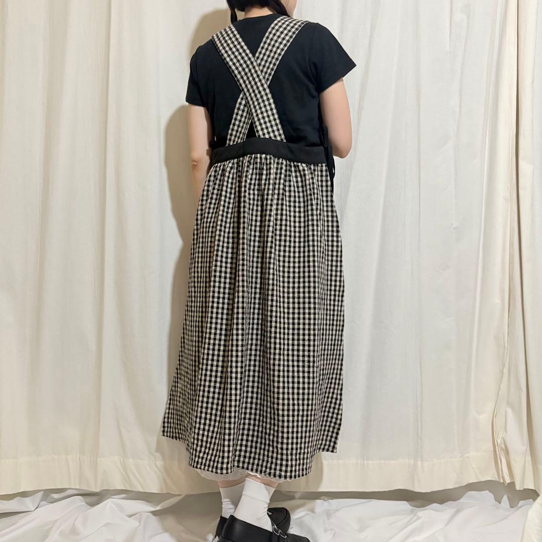 ギンガムチェックエプロンワンピース 綿麻　黒＋生成　ナチュラルエプロン　脇リボン