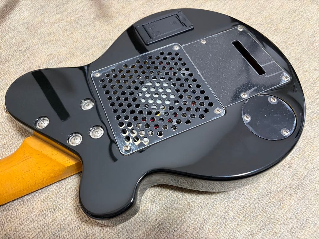 希少品】【美品】PIG NOSEアンプ内蔵ミニギター・トレモロアーム搭載