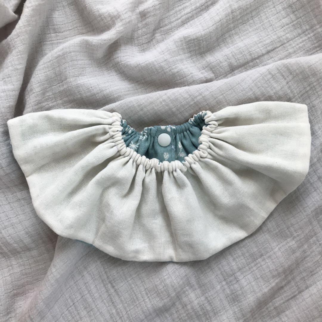 ☆ミント刺繍×フレッシュミルク☆ ハンドメイド リバーシブル スタイ