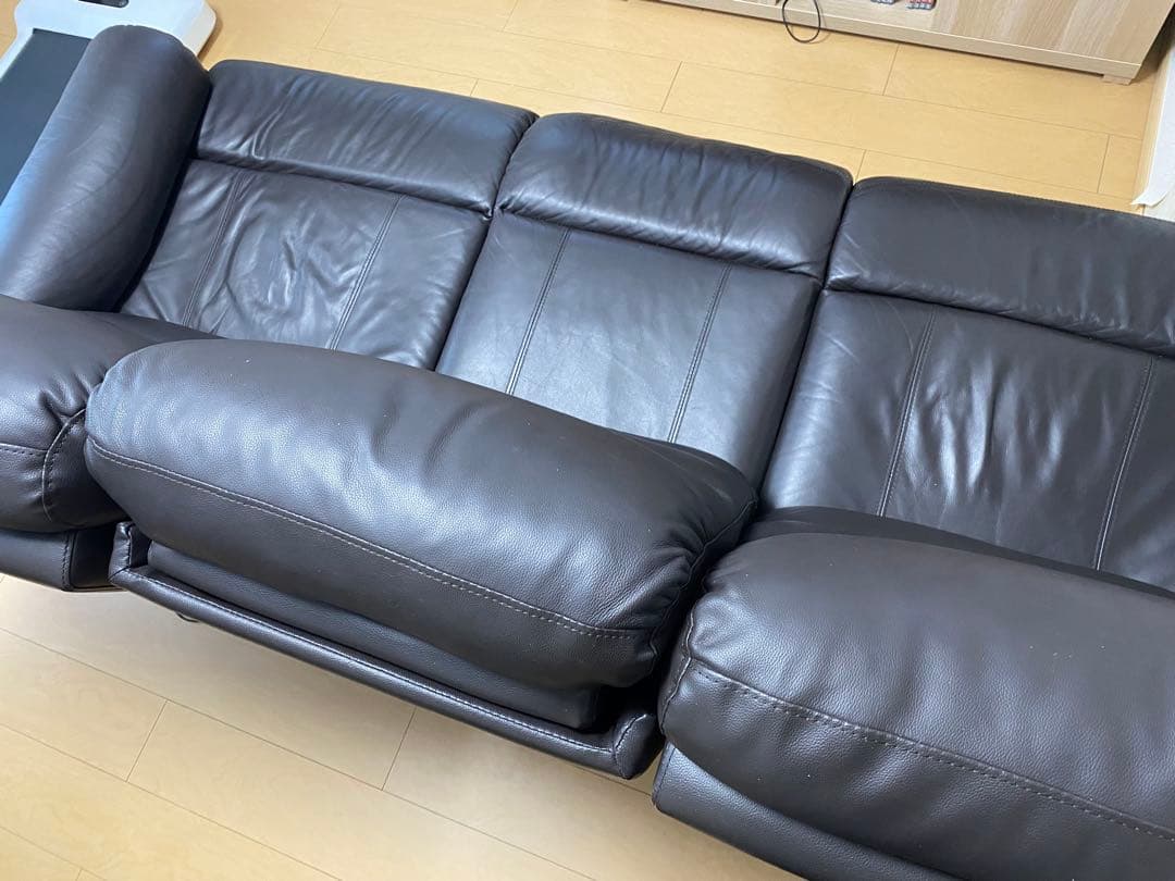 ニトリ　3人掛け電動テーブル付きリクライニングソファ(Nビリーバ2革)