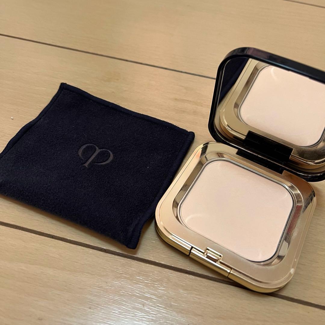 クレ・ド・ポーボーテ プードルコンパクトエサンシエルn