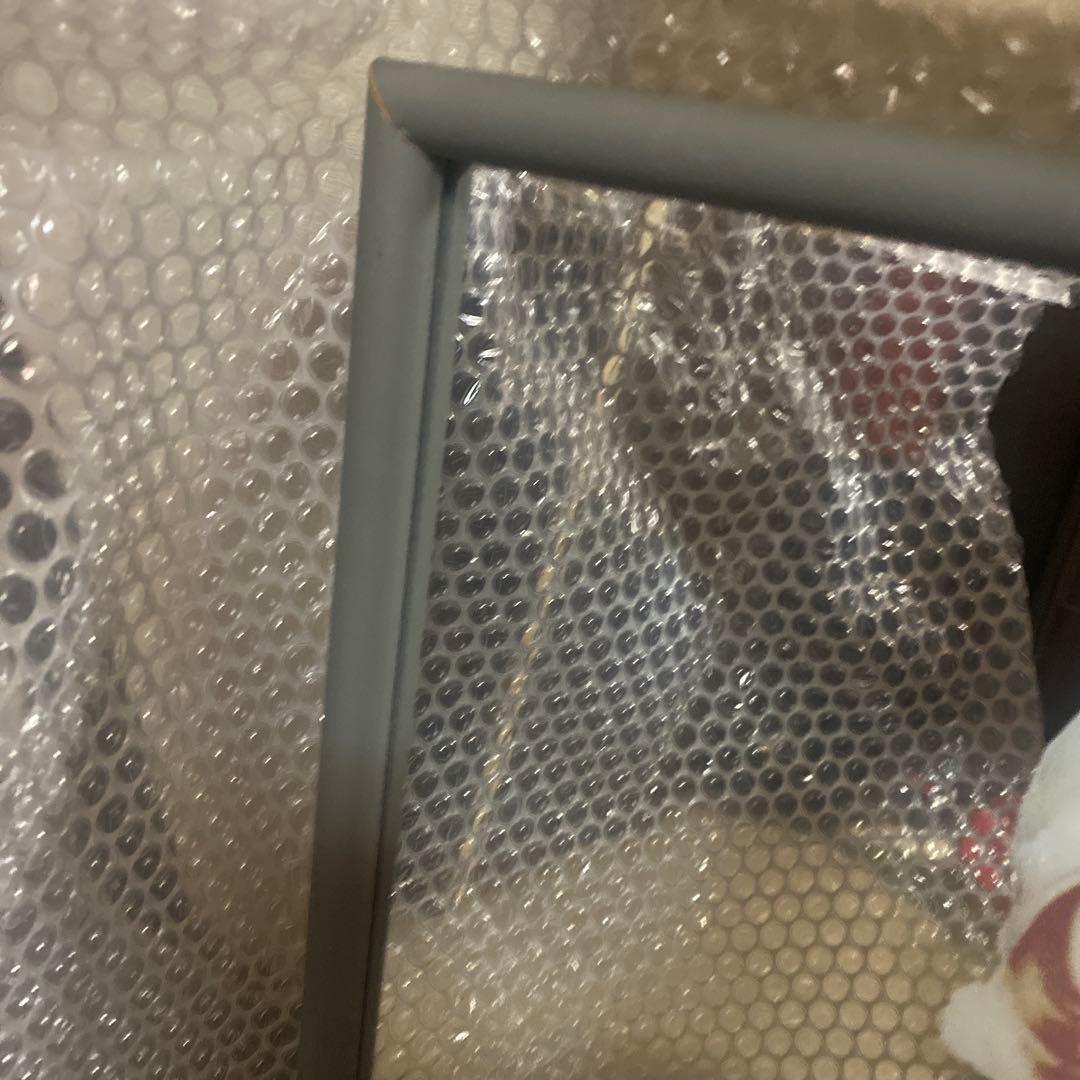 女性の絵が描かれた鏡