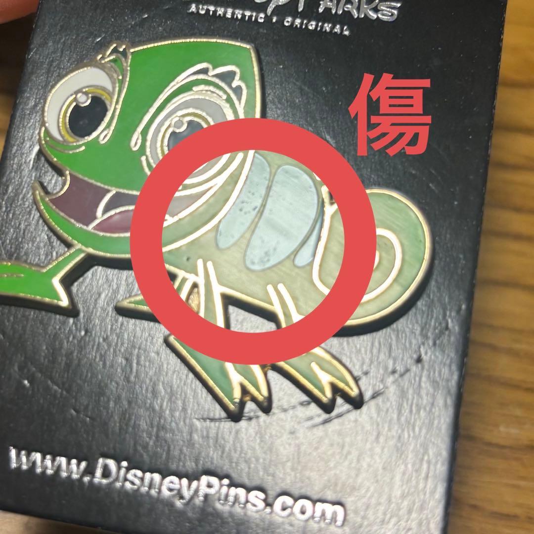 ラプンツェル パスカル ピンバッジ ☆海外ディズニー☆レア - メルカリ