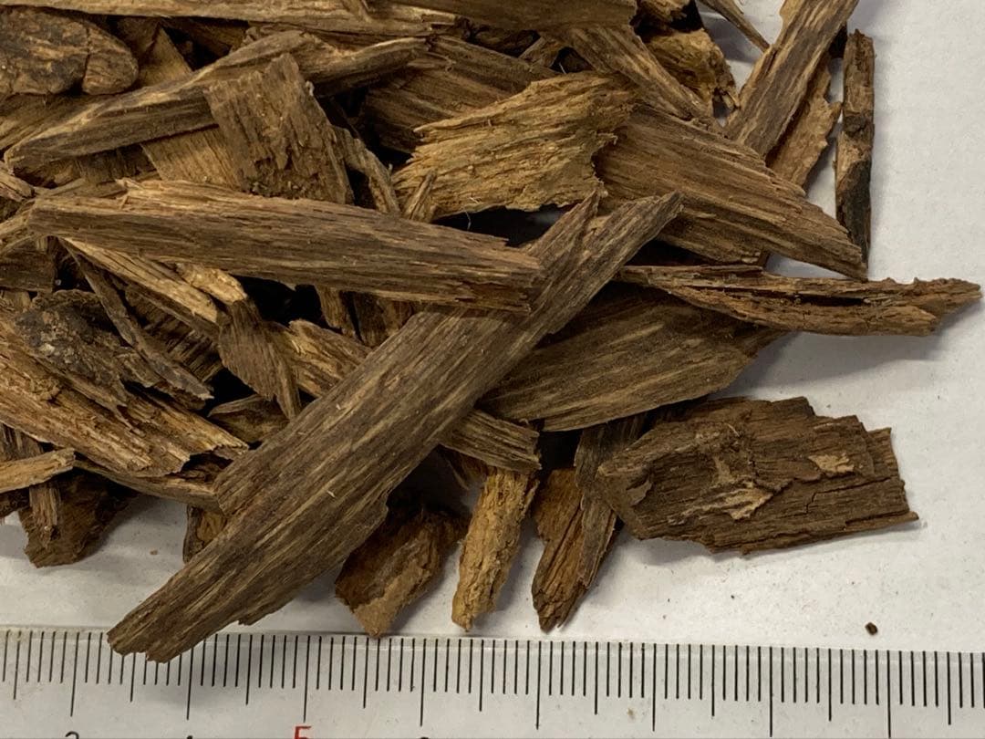 沈香（小片：小さな爪・笹状）合計　約140g