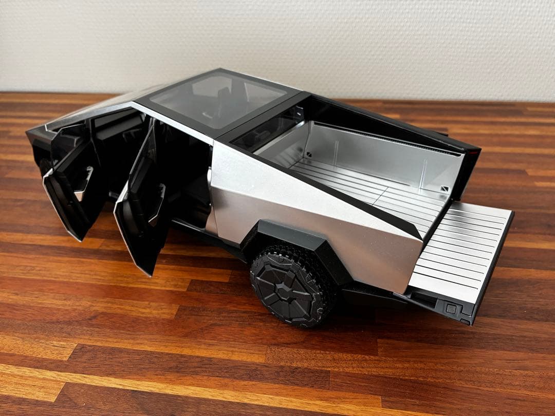 テスラ ミニカー Cybertruck サイバートラック1:18 TESLA | 激安通販の