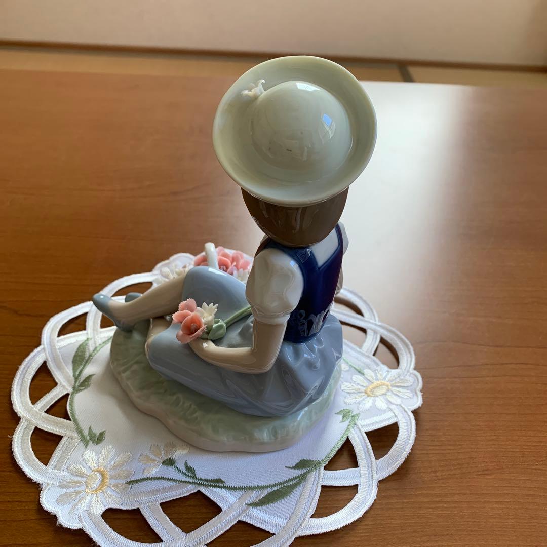 リヤドロ No.1287 『花を摘む少女』 - メルカリ