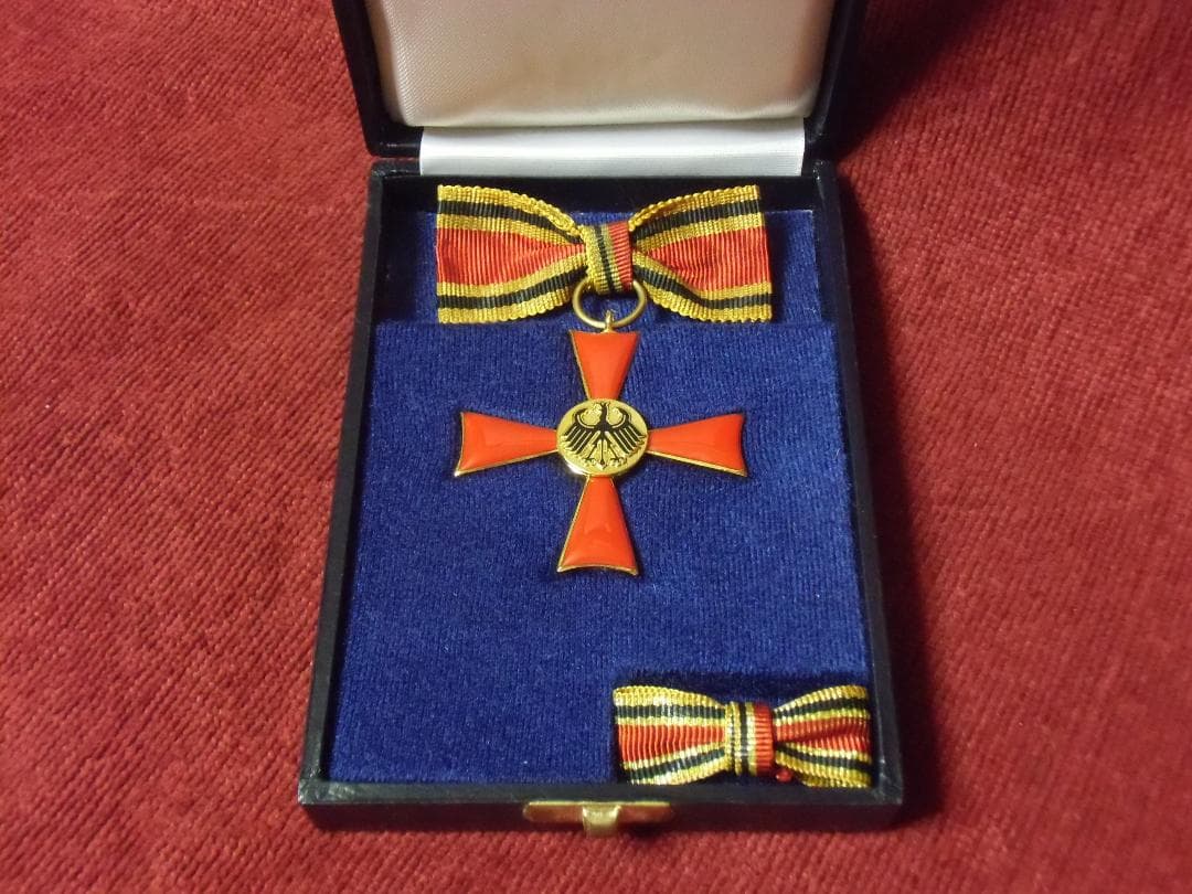 ＢＷドイツ軍/連邦軍＊女性用＊１９５２年＊連邦功労勲章２級（実物） ドイツBW(連邦軍) 職務章/武器科(陸軍)/ゴールド/メタル/実物・未使用