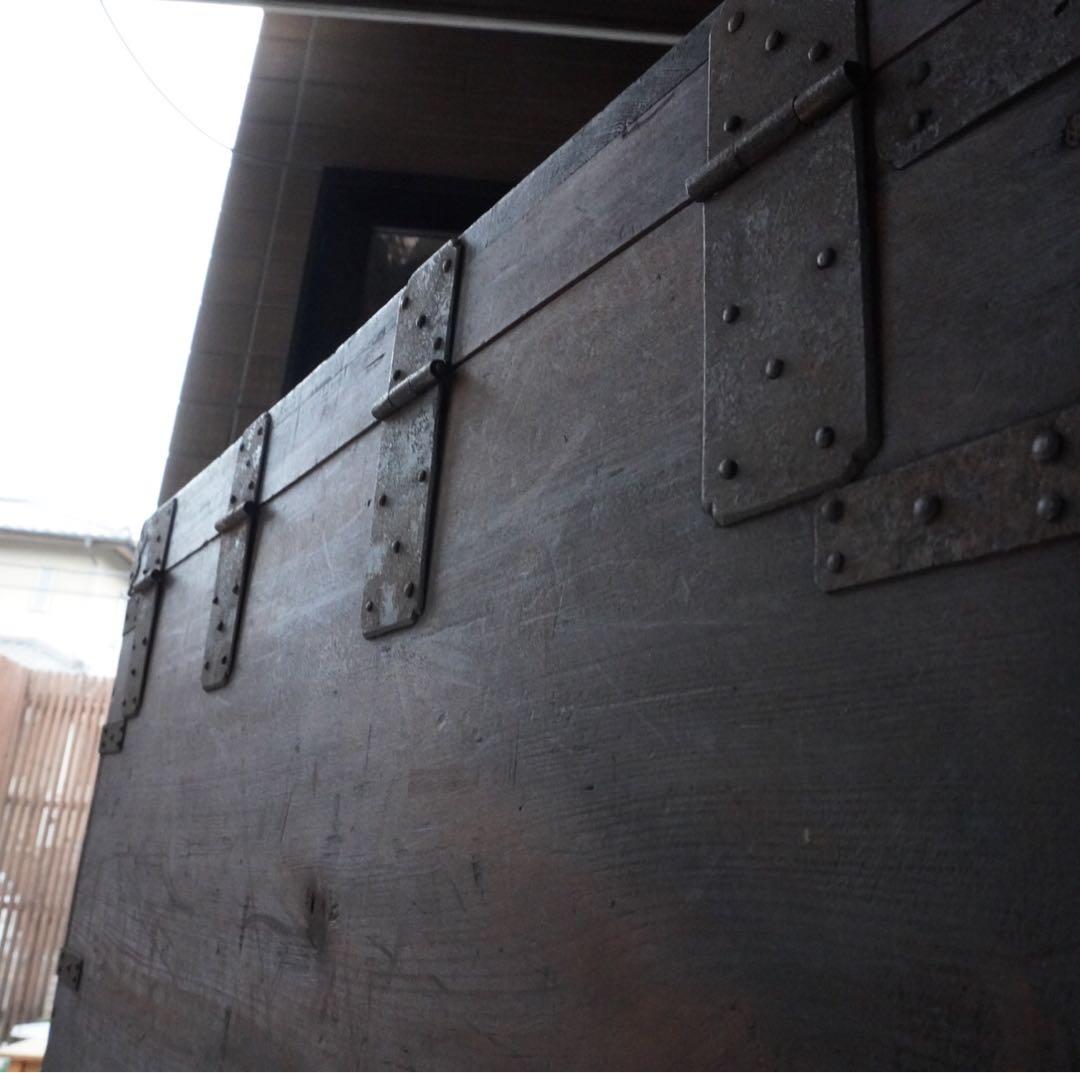 書名入 古時の鉄飾 木箱《インダストリアル 無垢材の古風蓋付き木箱》宝箱 鉄金具