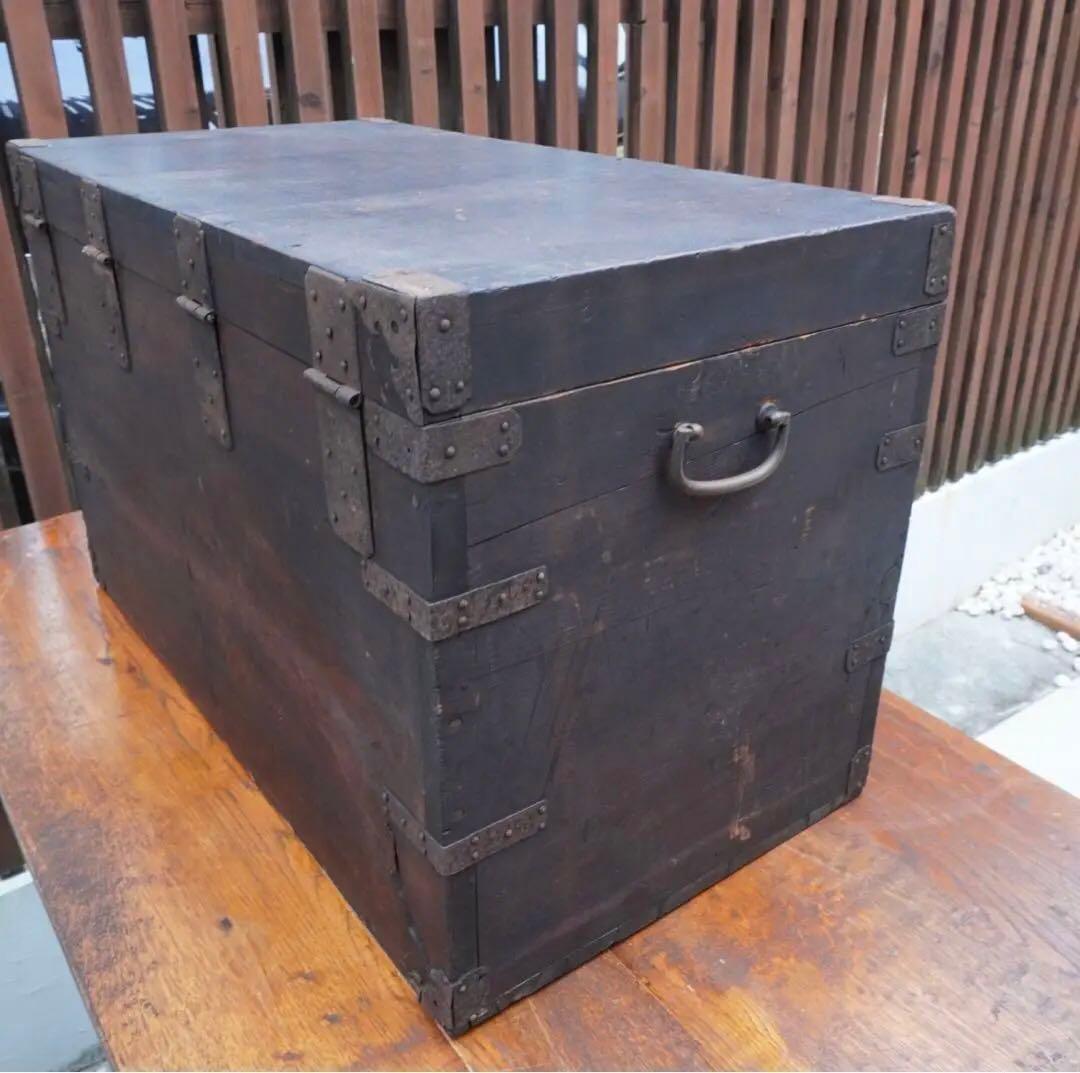 書名入 古時の鉄飾 木箱《インダストリアル 無垢材の古風蓋付き木箱》宝箱 鉄金具