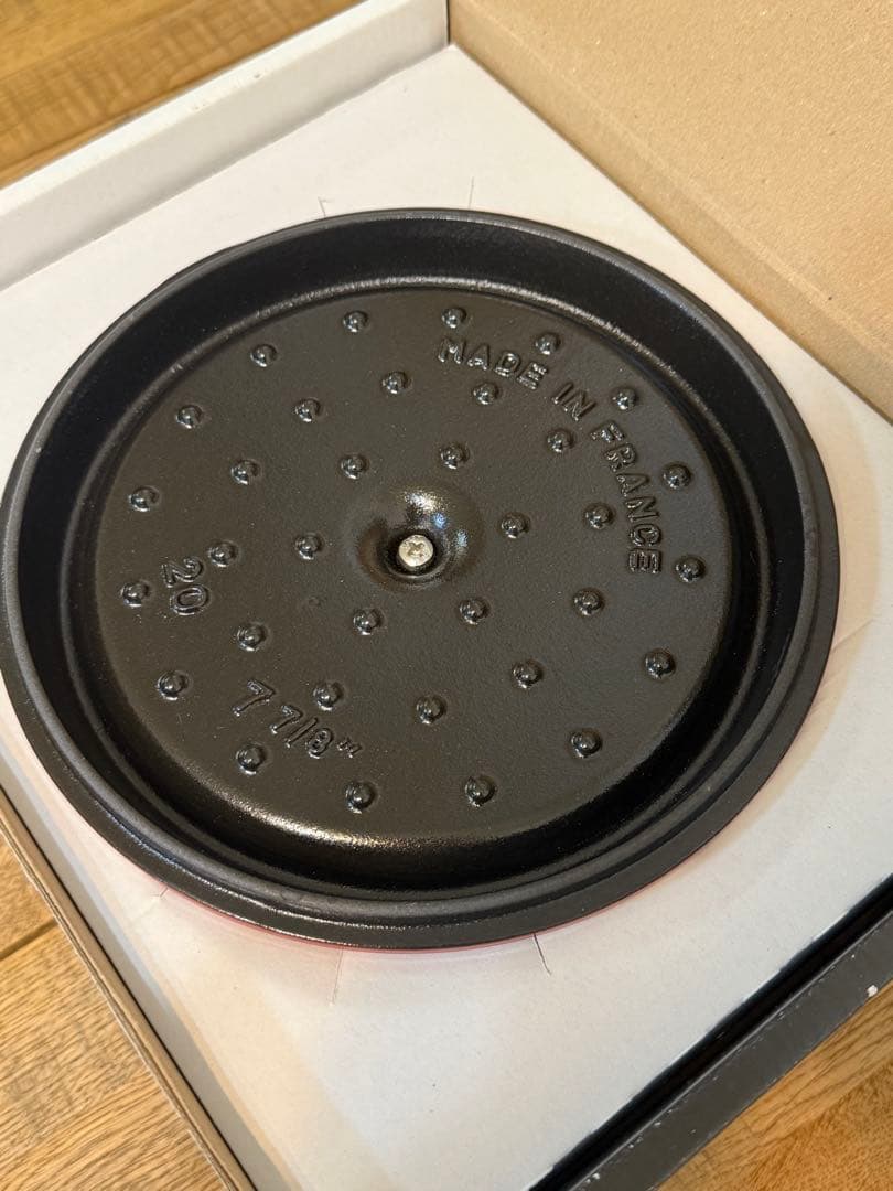 新品 ストウブ ピコ・ココット ラウンド チェリー 20cm 40509-820