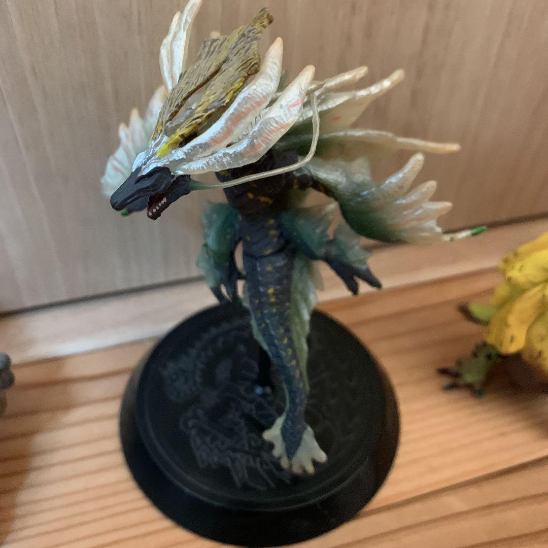 モンハンフィギュア まとめ売り - メルカリ