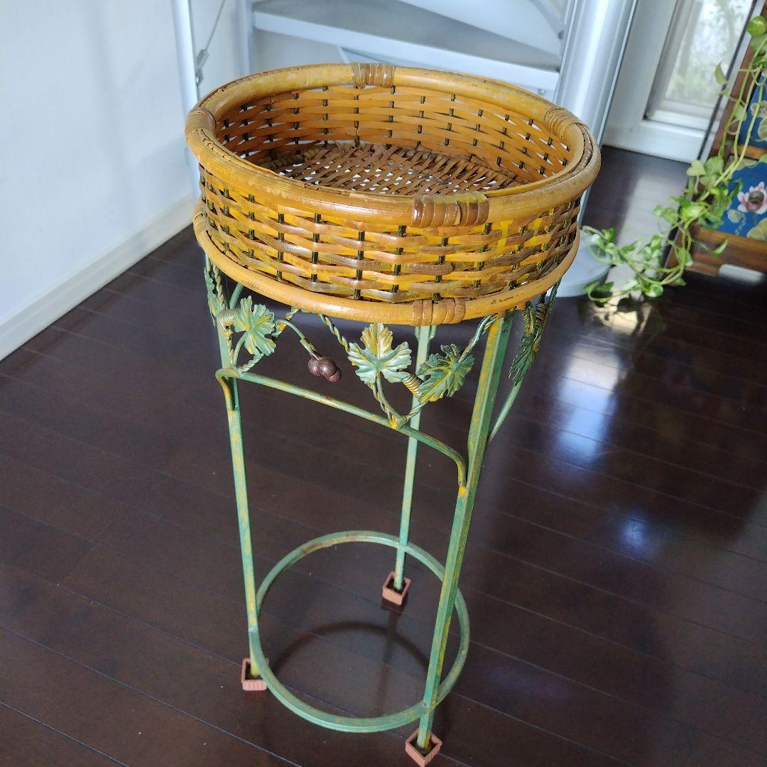 アンティーク ラタンとアイアンのフラワースタンド