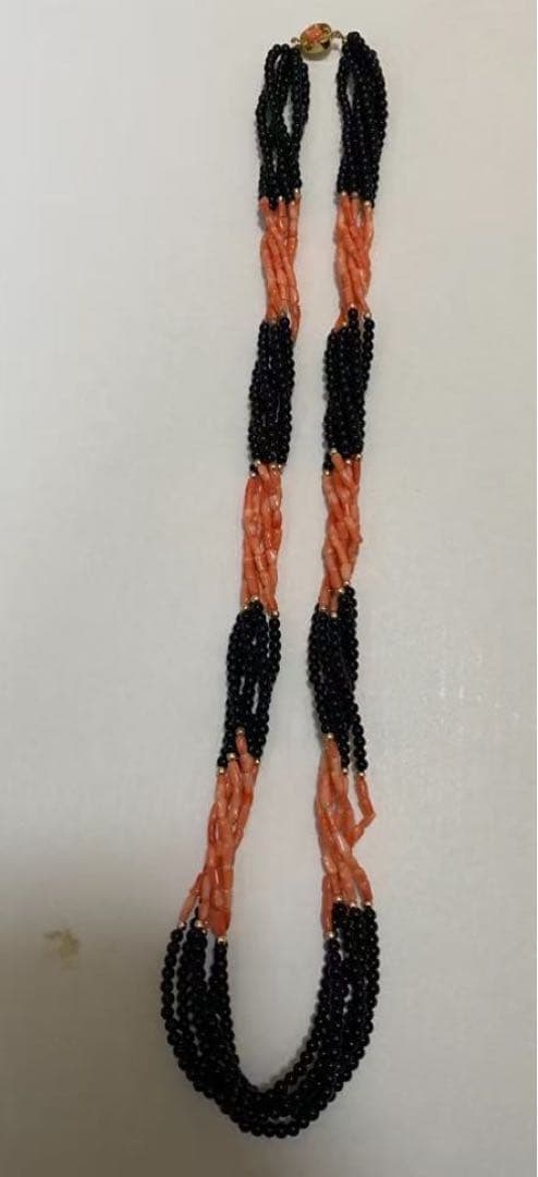 エンジェルスキンコーラル＆オニキスツイストストランドネックレス·ゴールドフィルド