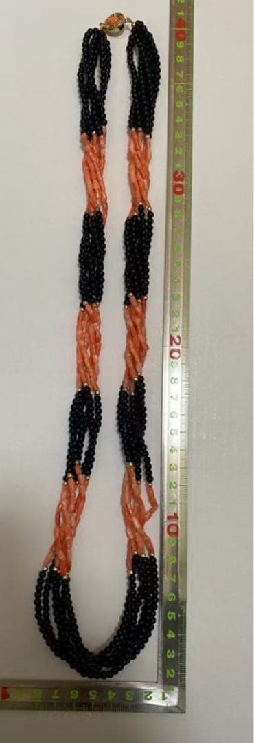 エンジェルスキンコーラル＆オニキスツイストストランドネックレス·ゴールドフィルド