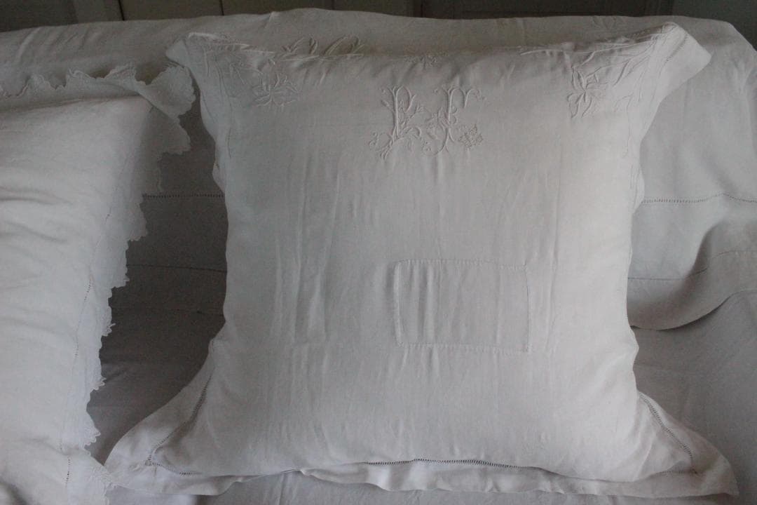 フランスアンティーククッションカバー France Antique \"P・F\"蝶