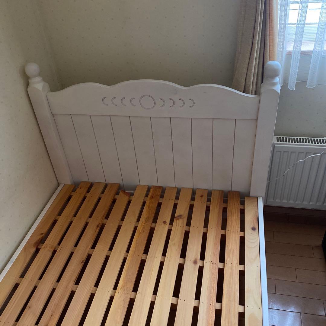 白の木目調シングルベッド