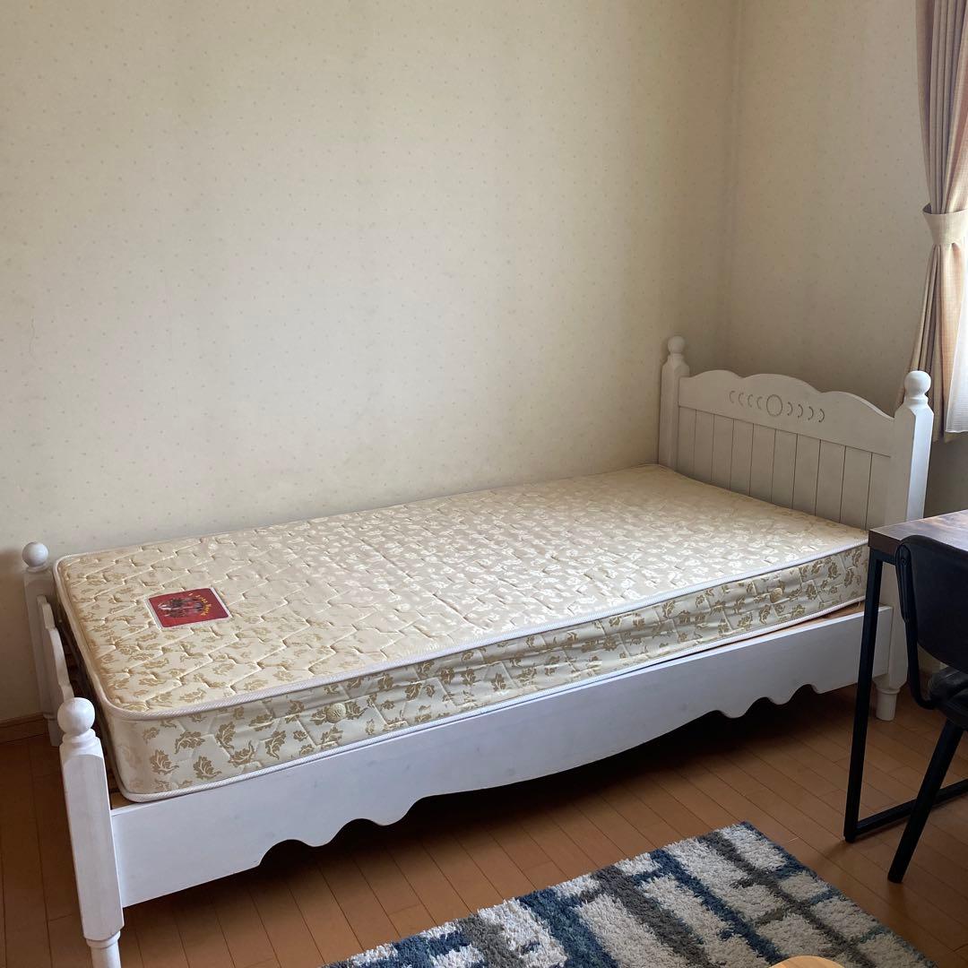 白の木目調シングルベッド