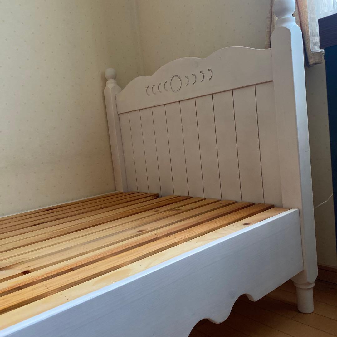 白の木目調シングルベッド