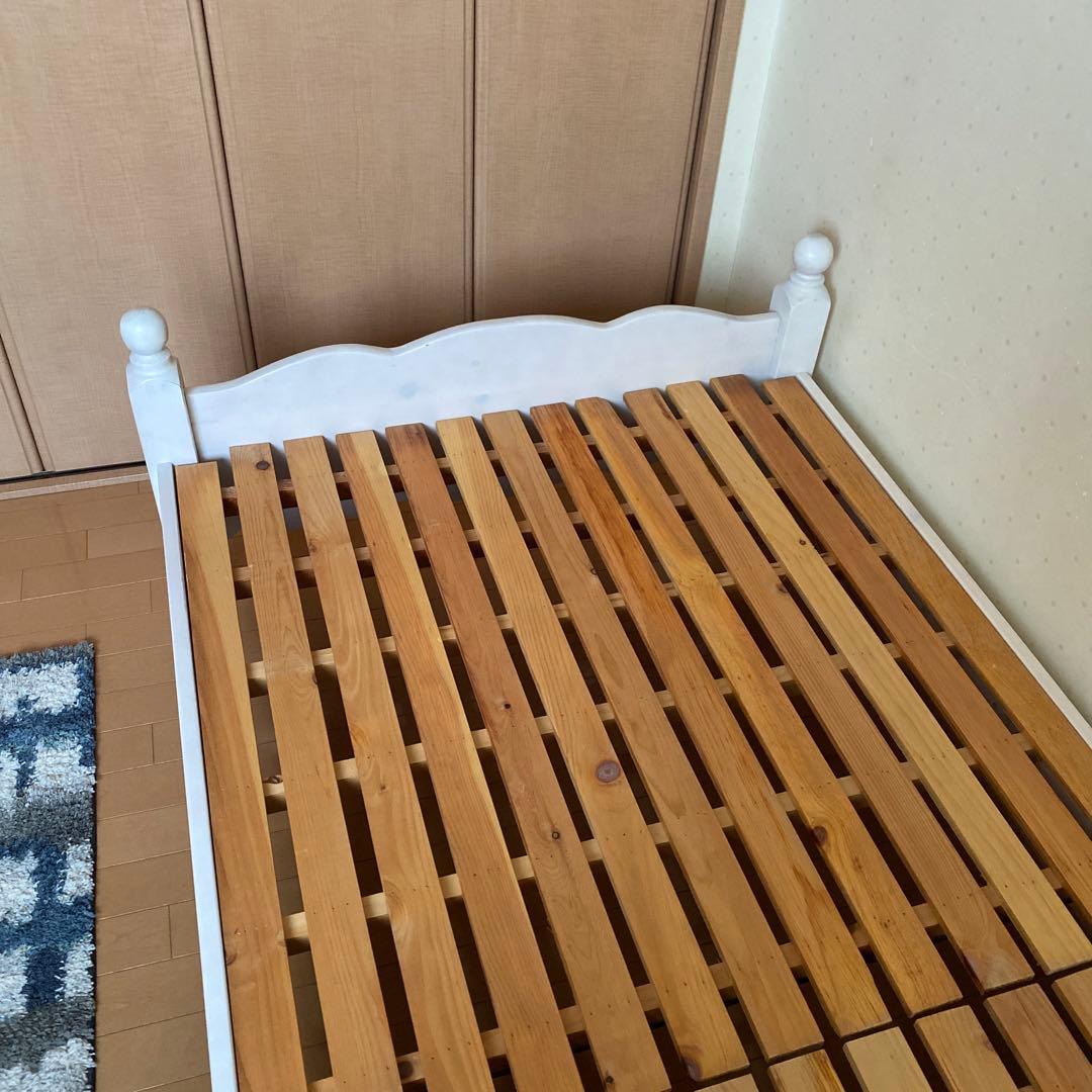 白の木目調シングルベッド