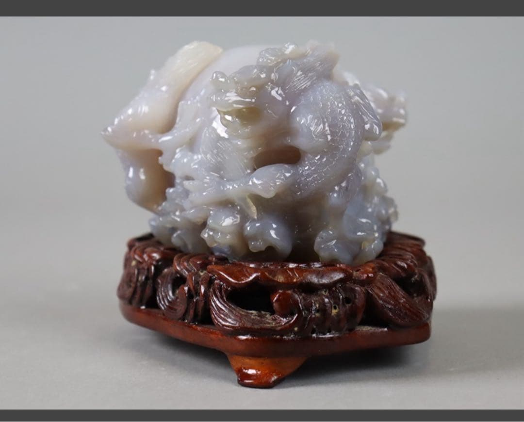 瑪瑙 彫刻 宝珠に三龍 唐木台付 置物 天然石 鑑賞石 細密細工 古美術品